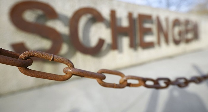 France’s former prime minister calls for tougher Schengen border control 